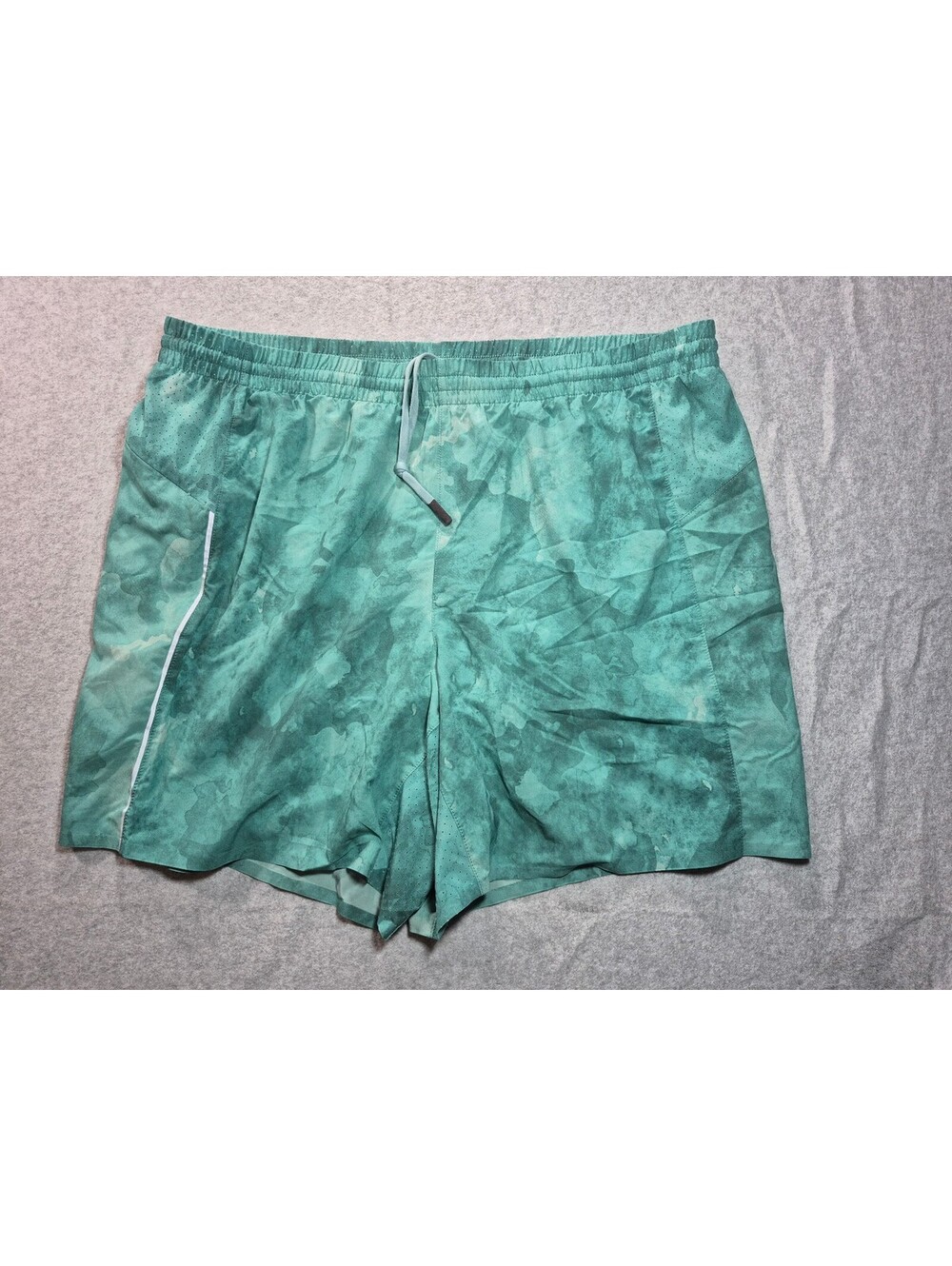 VRST Men’s XXL Teal Camo Lined Running Athletic Shorts Zip Pocket